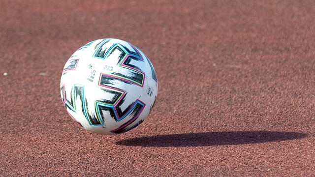 东契奇在压 东契奇在压